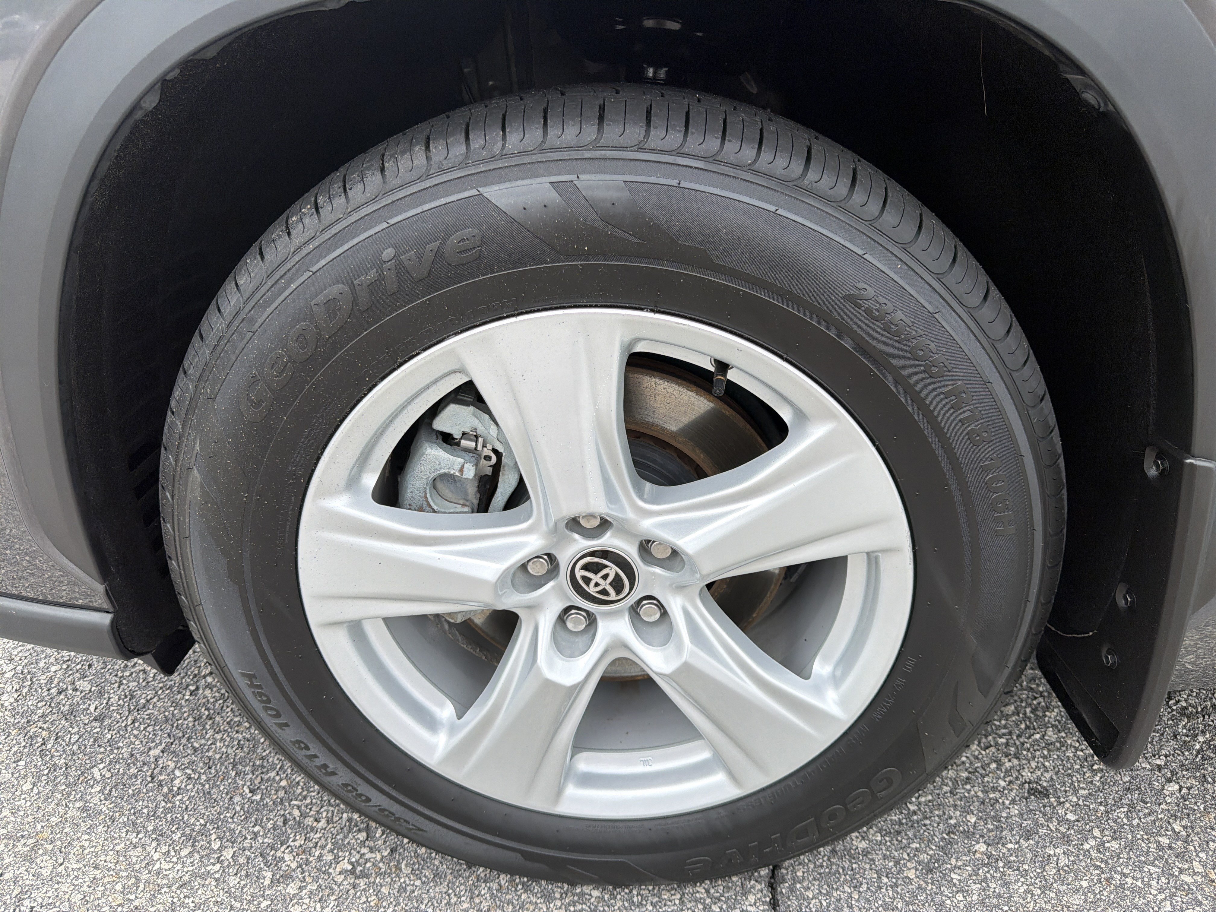 Certified 2025 Toyota Highlander LE FWD image 20