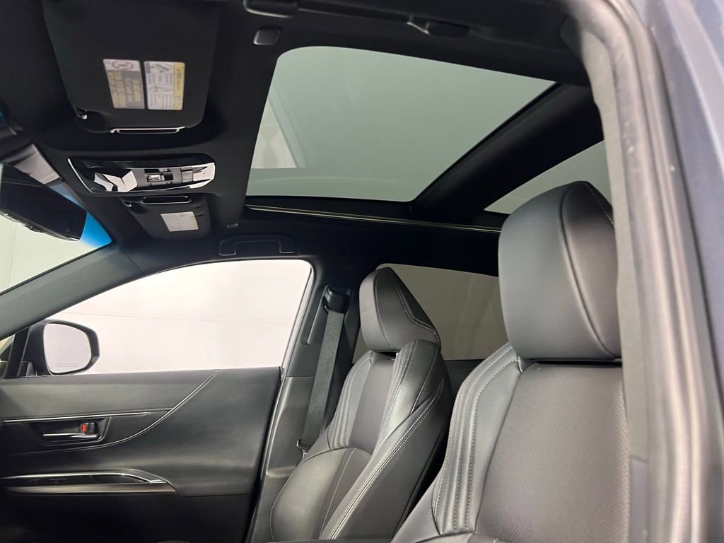 Used 2024 Toyota Venza Limited image 24
