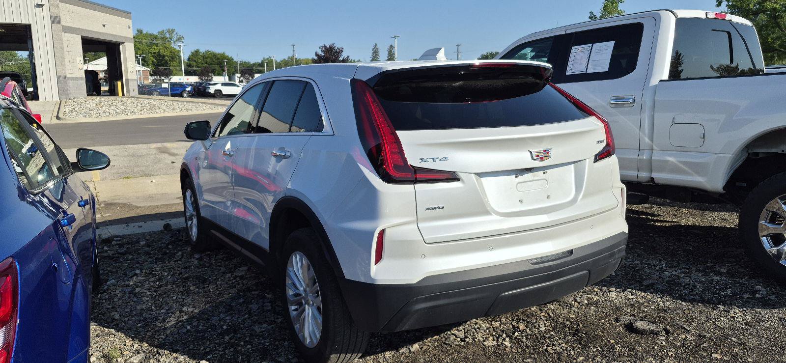 Used 2024 Cadillac XT4 Luxury w/ Cold Weather Package AWD/4WD image 4