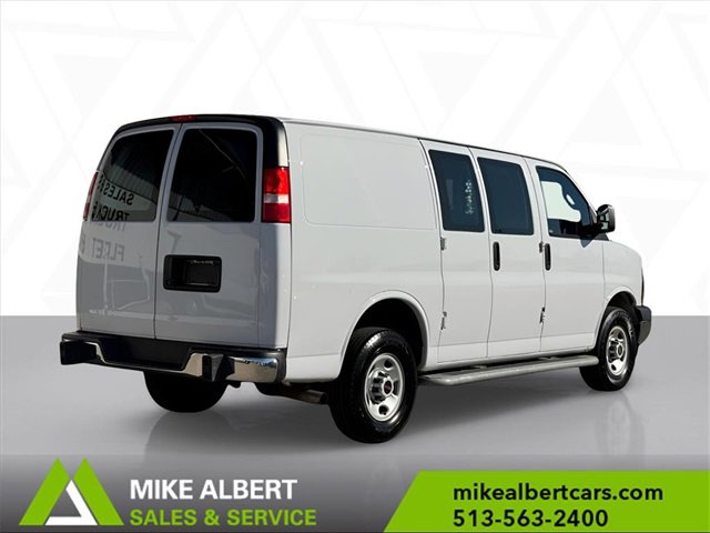 Used 2022 GMC Savana 2500 w/ Driver Convenience Package image 4