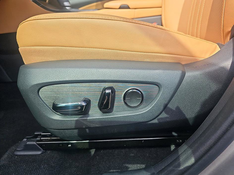 Used 2022 Lexus NX 350h NX 350h Premium image 15