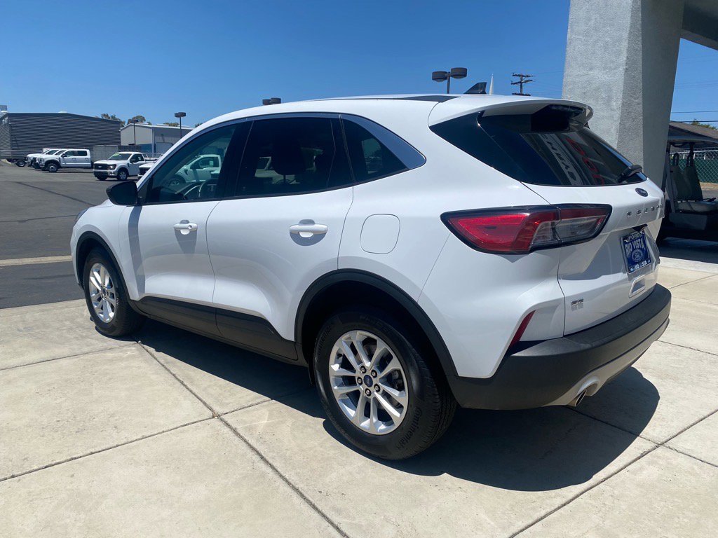 Used 2022 Ford Escape SE image 4