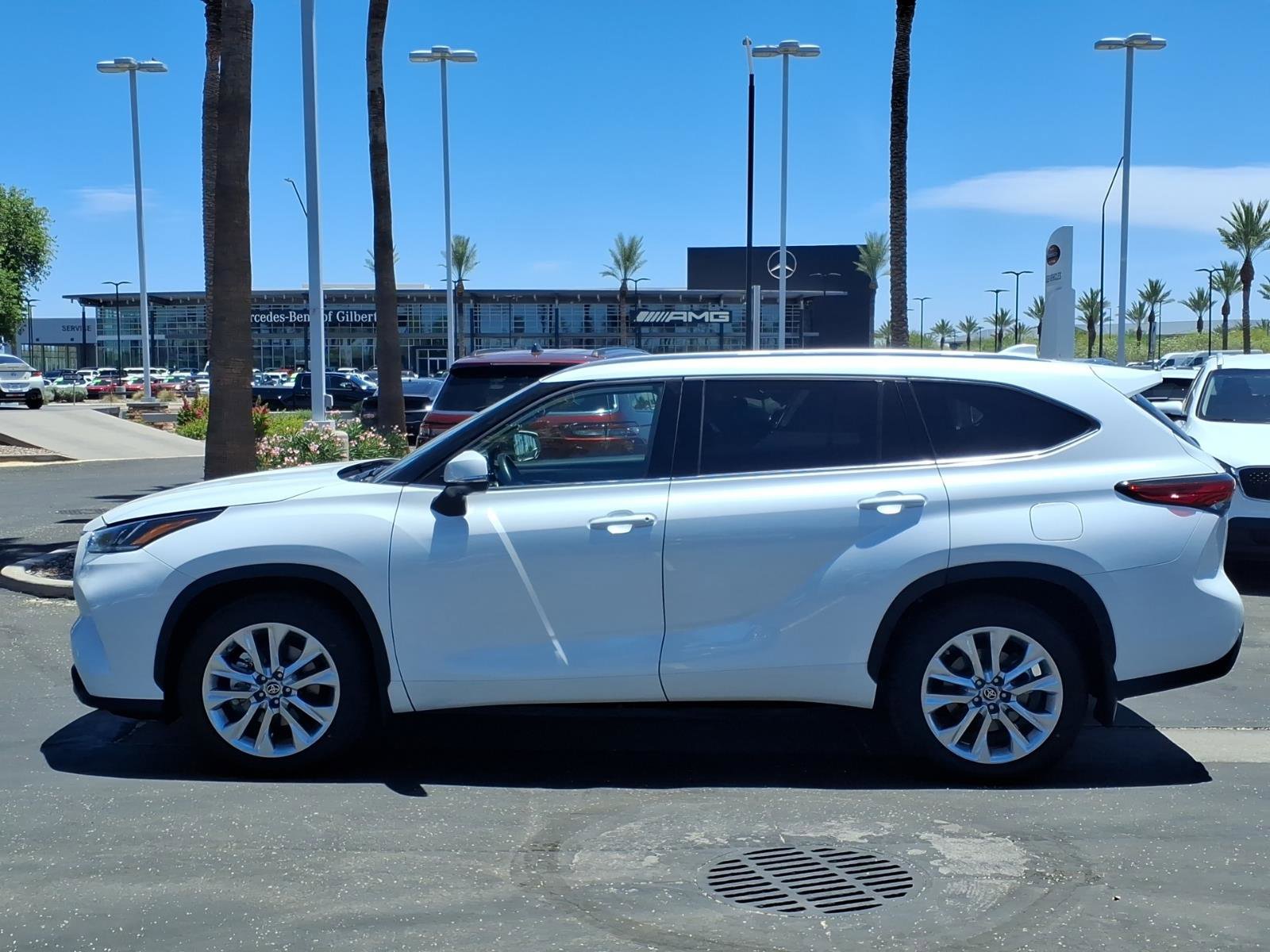 Used 2023 Toyota Highlander Limited AWD/4WD image 7