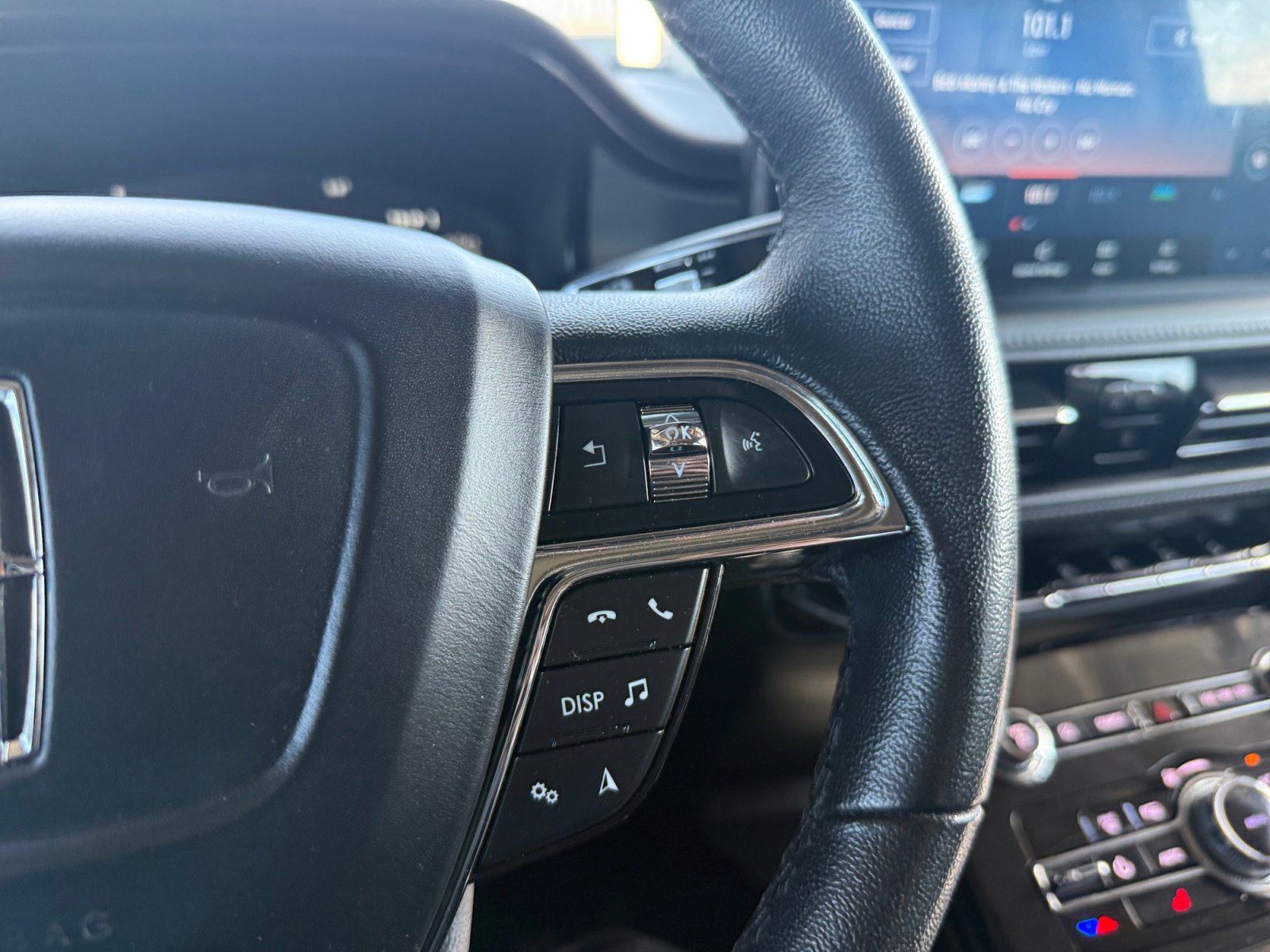 Used 2022 Lincoln Nautilus AWD w/ Premium Package image 18