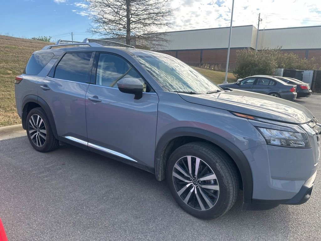 Used 2025 Nissan Pathfinder Platinum w/ Cargo Package image 2