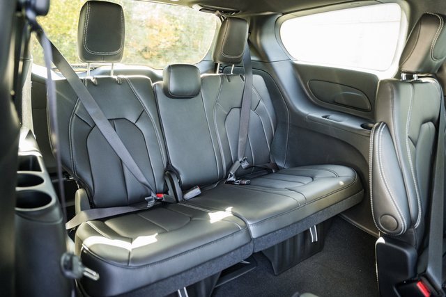 New 2026 Chrysler Pacifica Select image 31