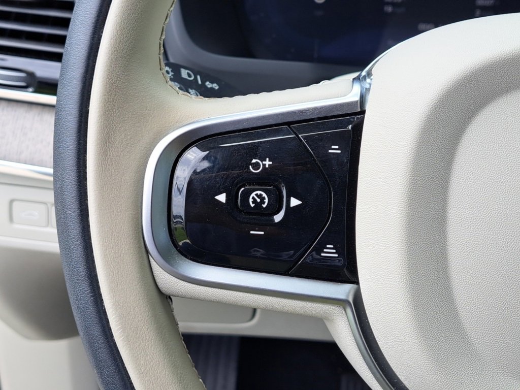 Used 2025 Volvo XC90 T8 Plus w/ Protection Package Premier image 19