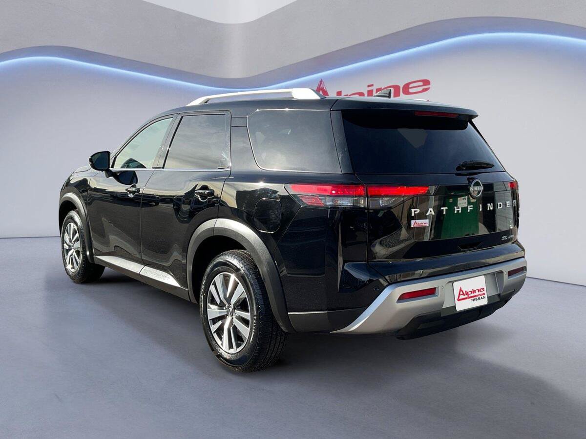 Used 2025 Nissan Pathfinder SL AWD/4WD image 3