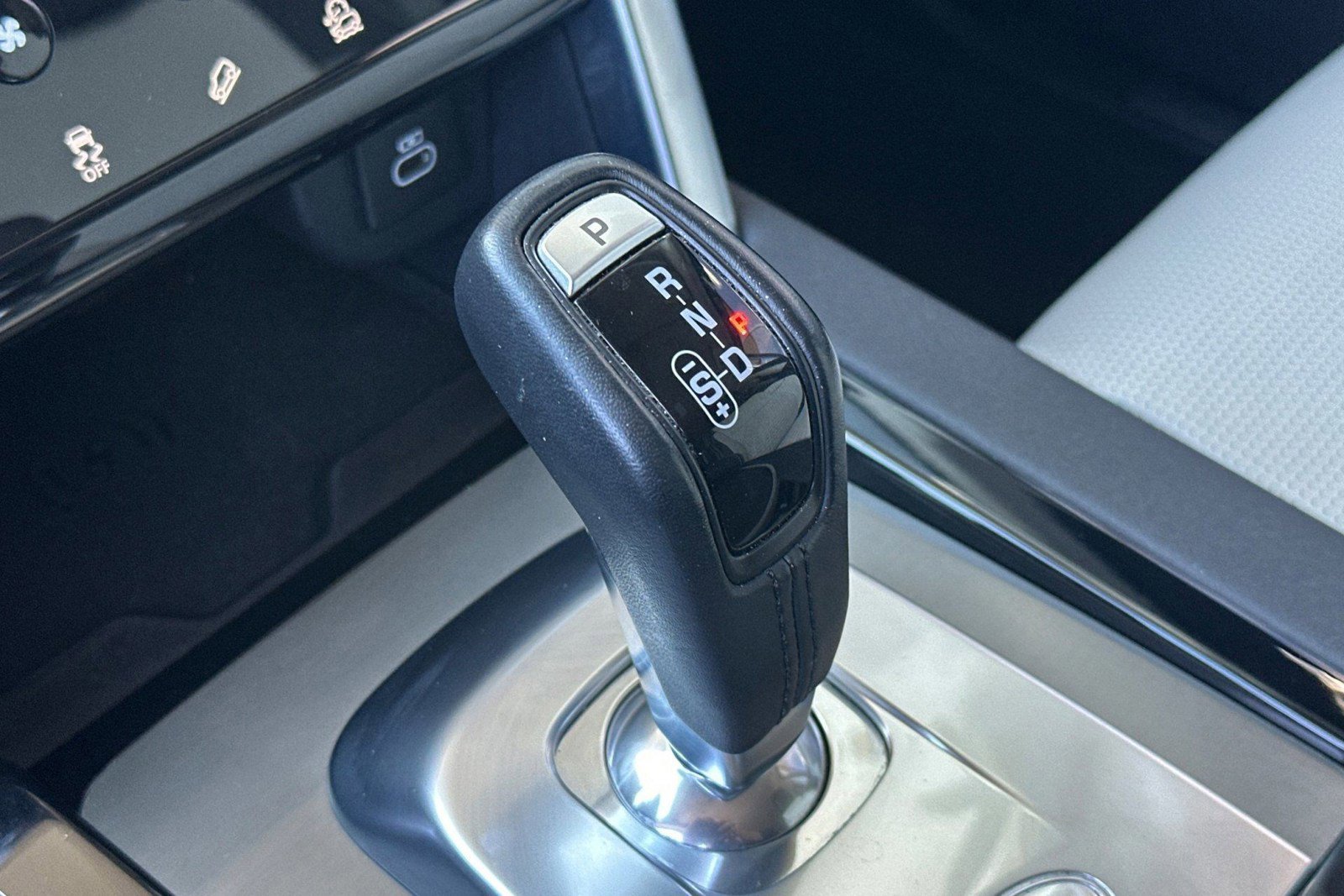 Certified 2022 Land Rover Discovery Sport S R-Dynamic AWD/4WD image 29