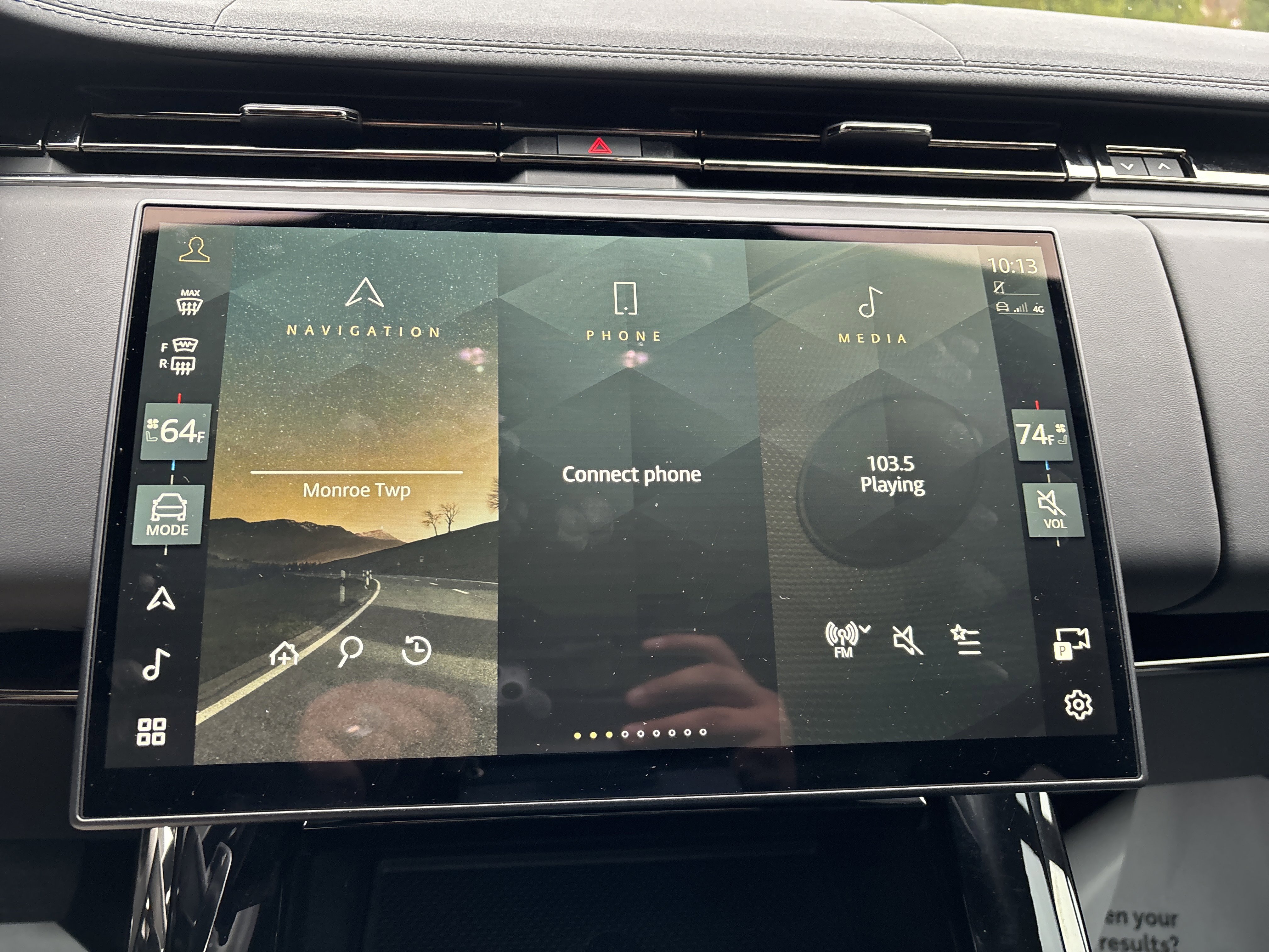 Used 2025 Land Rover Range Rover Sport SE image 25