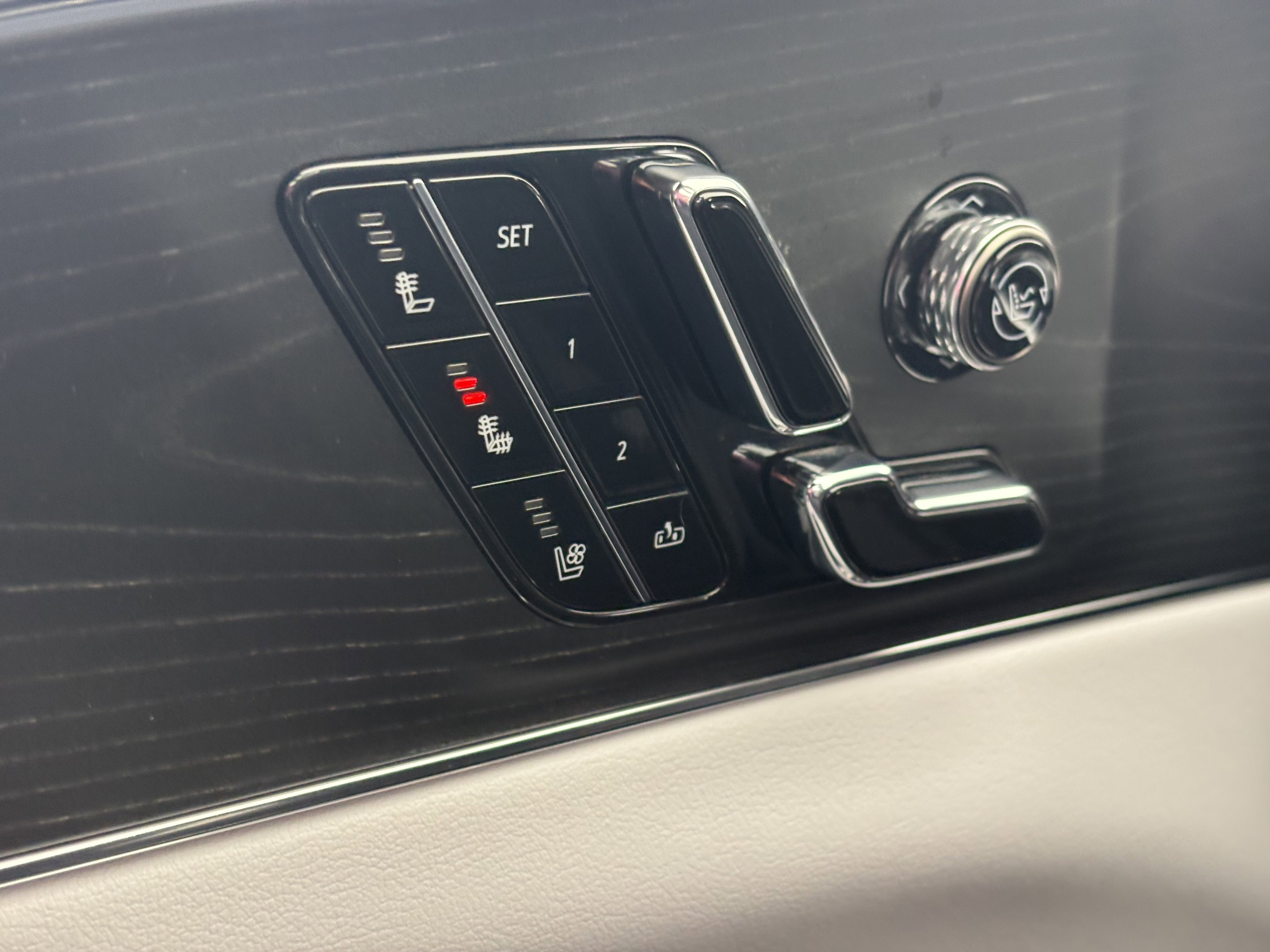 Used 2024 Cadillac Lyriq Sport AWD/4WD image 33
