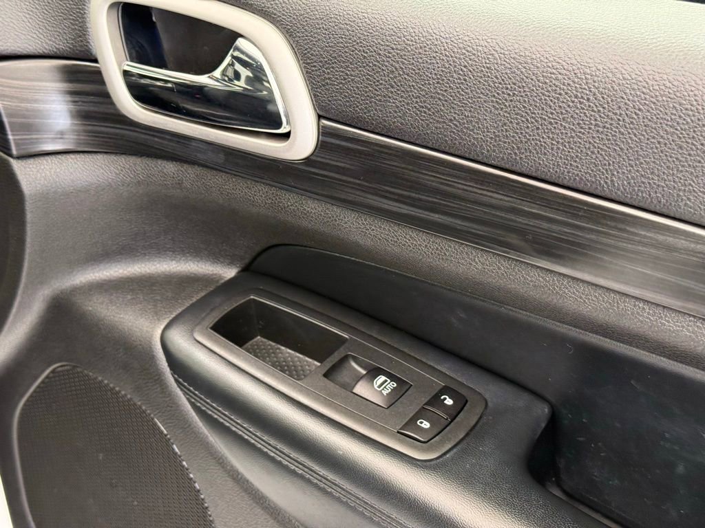 Used 2020 Jeep Grand Cherokee Altitude image 25