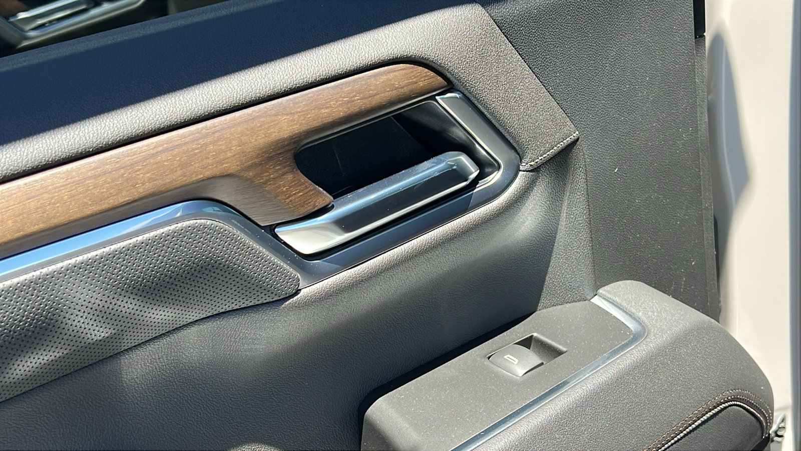New 2026 Chevrolet Silverado 1500 High Country AWD/4WD image 15