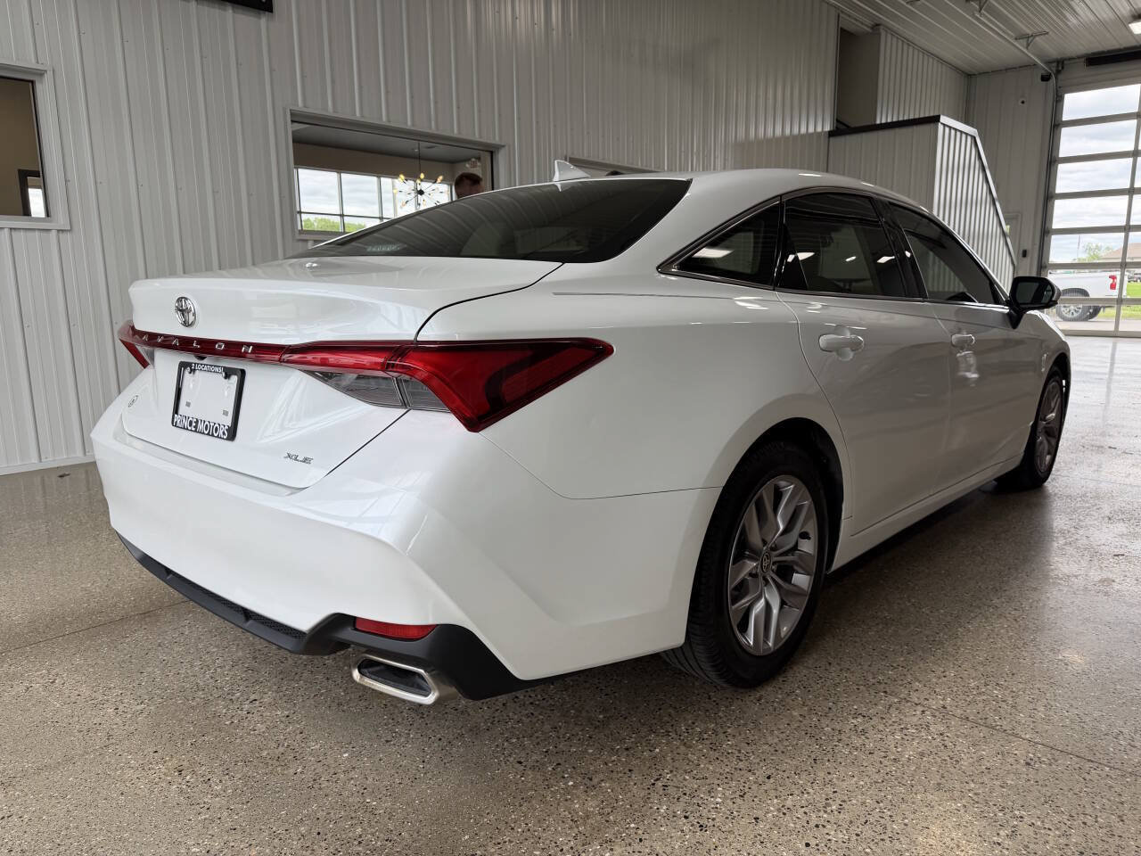 Used 2021 Toyota Avalon XLE FWD image 5