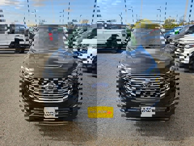 Used 2024 Ford Edge Titanium image 3