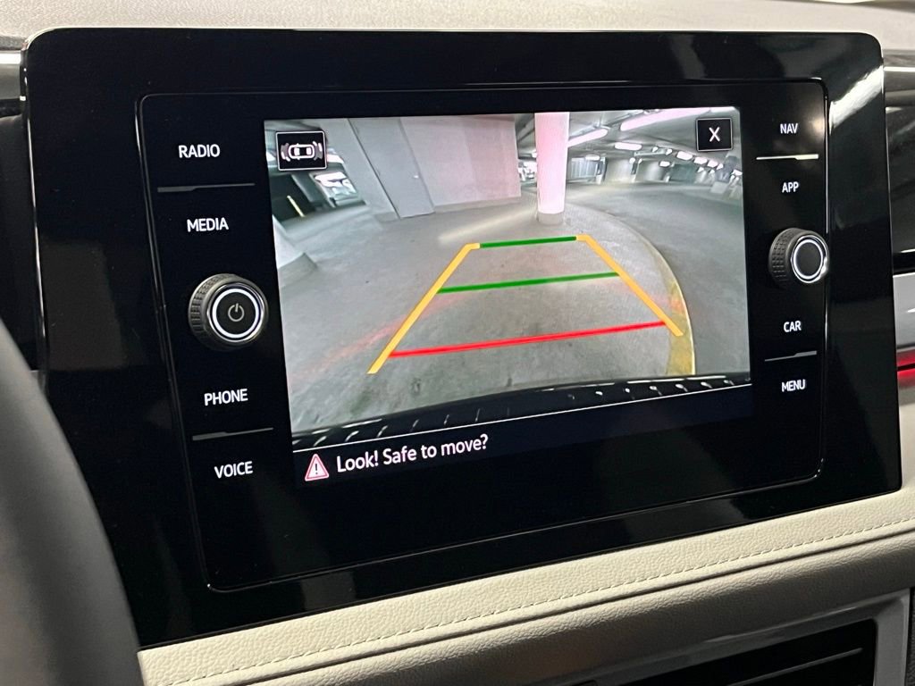 New 2025 Volkswagen Taos SEL image 28