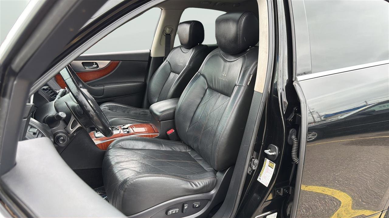 Used 2009 INFINITI FX35 2WD w/ Deluxe Touring Pkg image 12