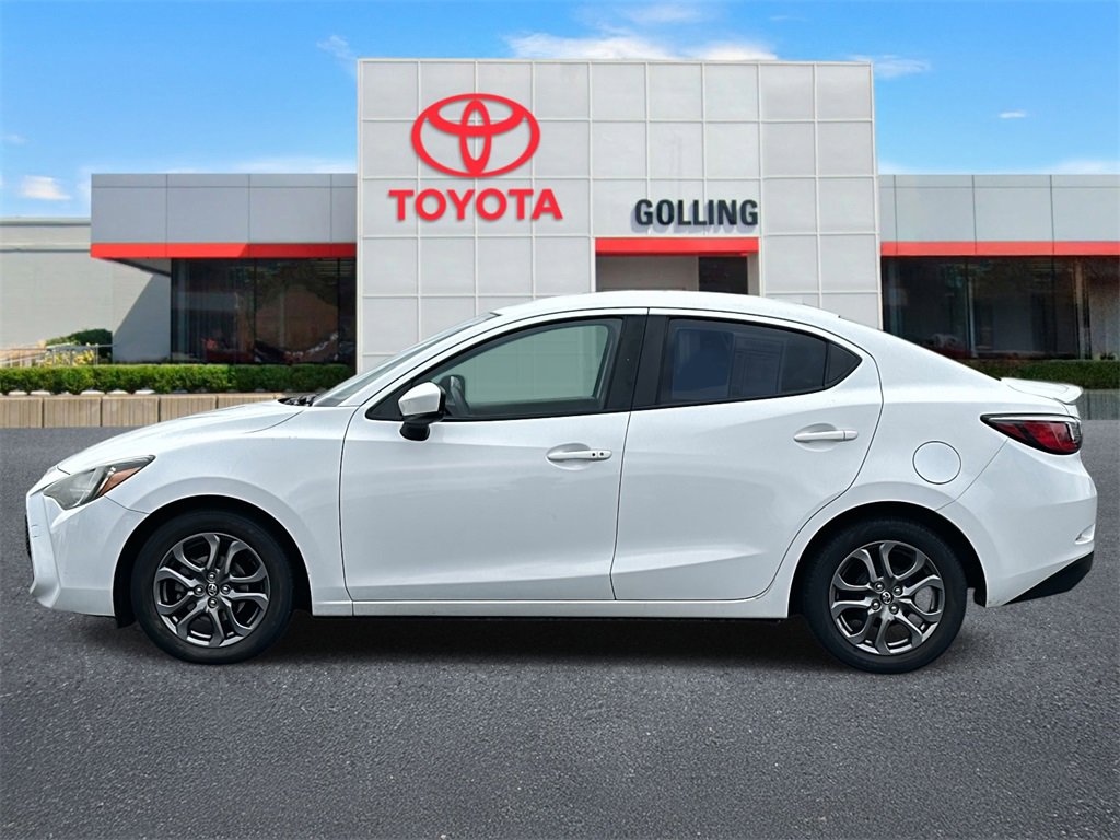 Used 2019 Toyota Yaris LE image 2