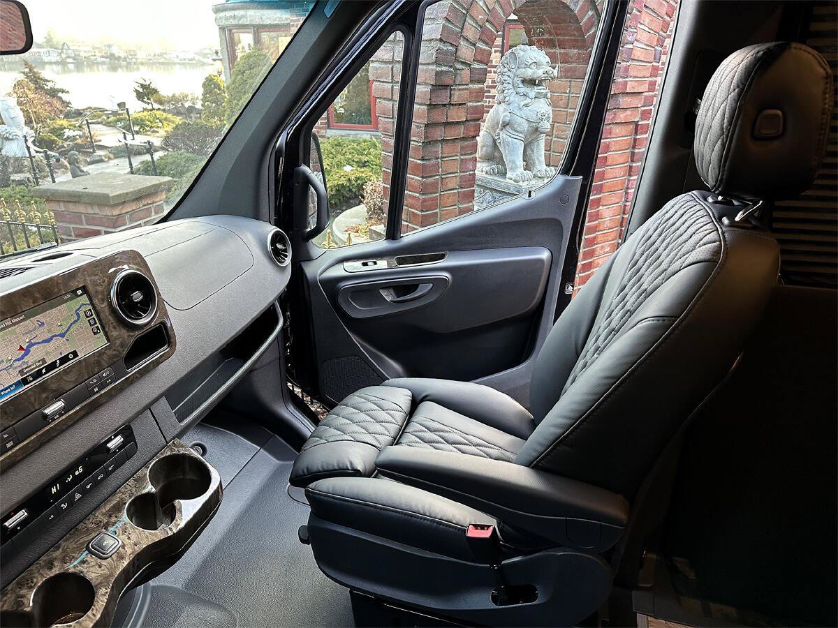 Used 2024 Mercedes-Benz Sprinter 3500 image 34