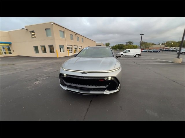 Used 2024 Chevrolet Equinox EV RS image 3