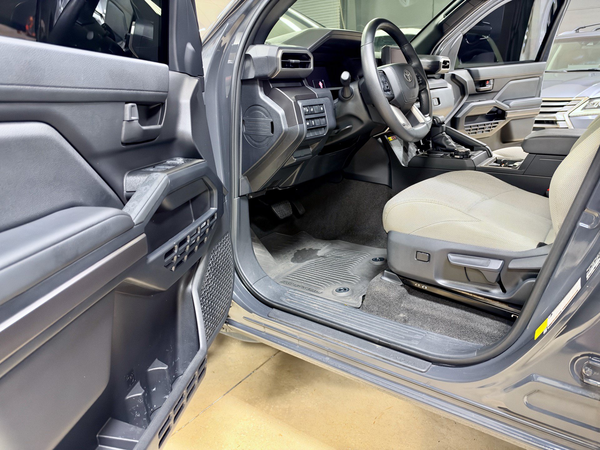 Used 2026 Toyota 4Runner SR5 AWD/4WD image 15