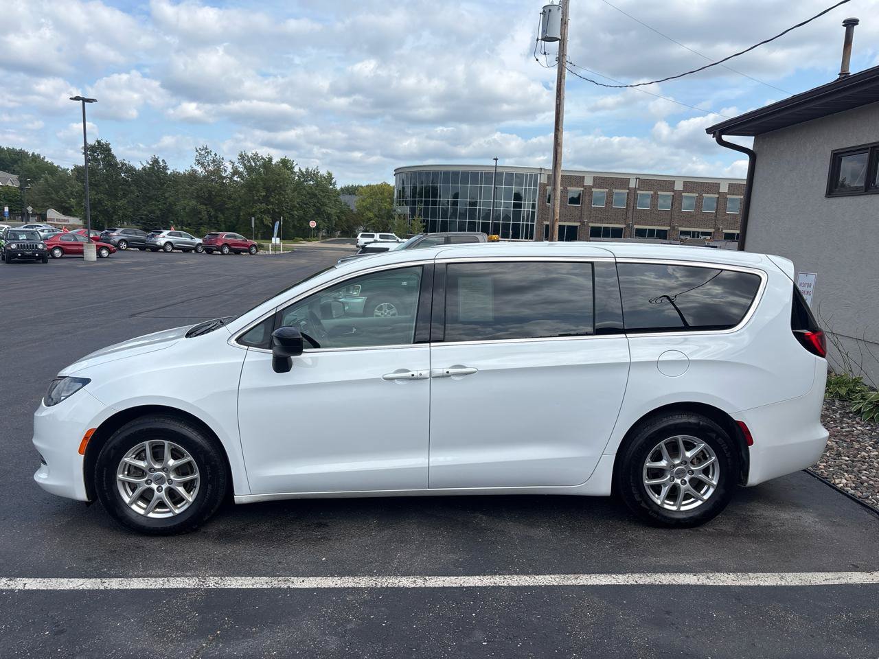Used 2024 Chrysler Voyager LX FWD image 6