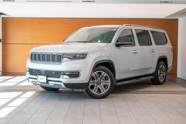 Used 2024 Jeep Wagoneer L Series II w/ Flexible Seating Group AWD/4WD image 2