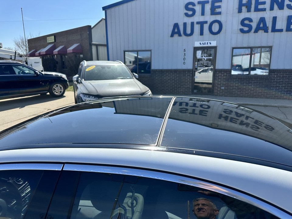 Used 2017 Mercedes-Benz E 300 4MATIC image 9
