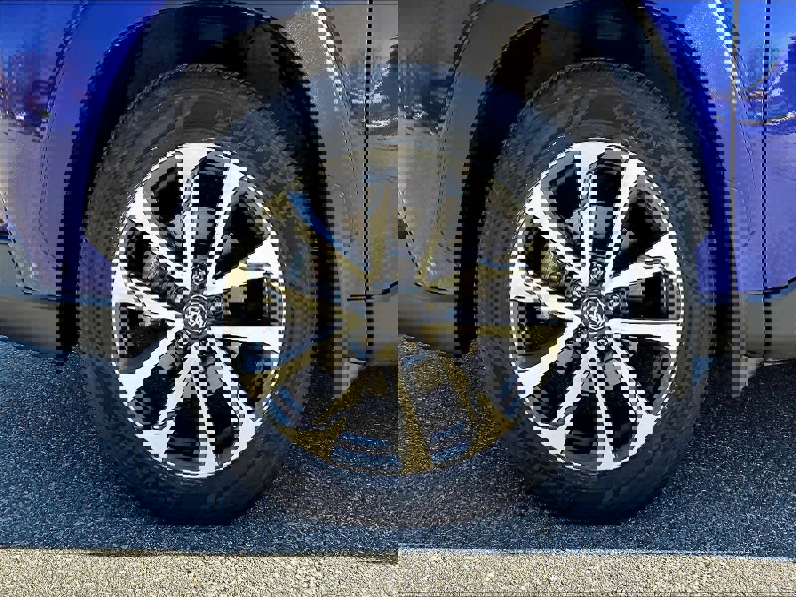 Used 2022 Toyota Corolla Cross XLE w/ Convenience Package image 7