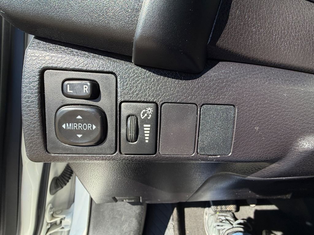 Used 2017 Toyota Corolla SE image 25