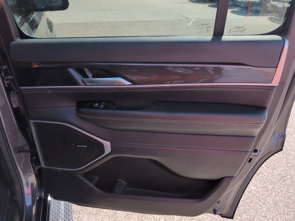 Used 2023 Jeep Wagoneer 4WD image 21