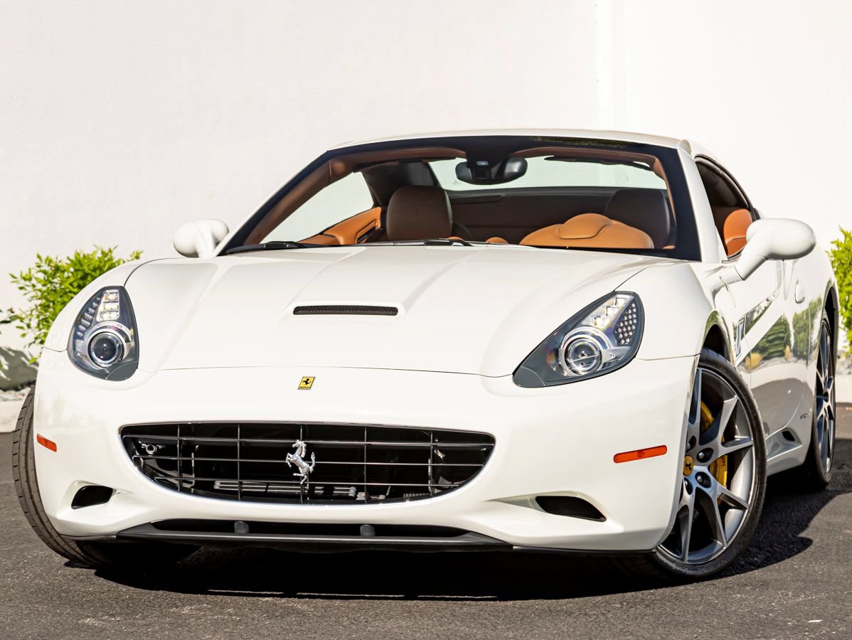 Used 2010 Ferrari California RWD image 2