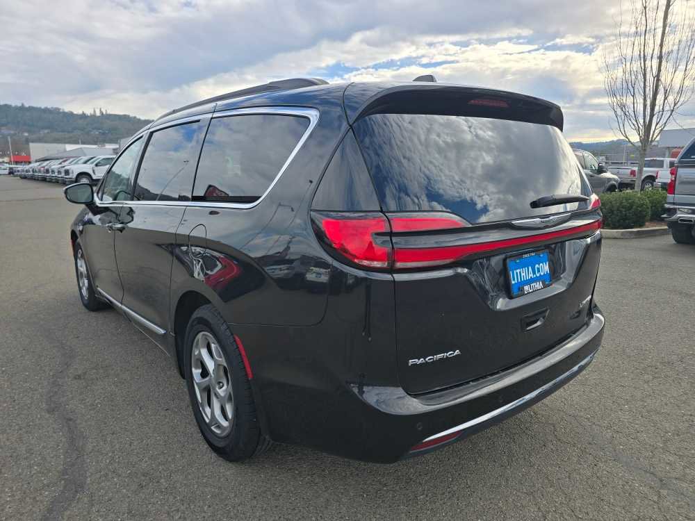 Used 2023 Chrysler Pacifica Limited image 3