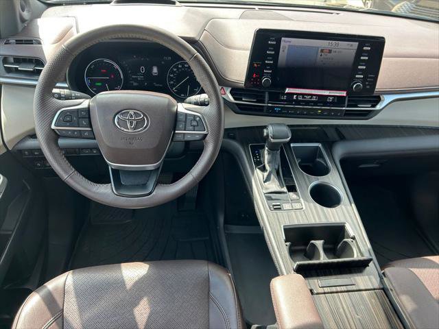 Certified 2024 Toyota Sienna Platinum image 19