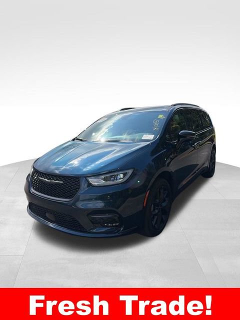 Used 2025 Chrysler Pacifica Limited image 1