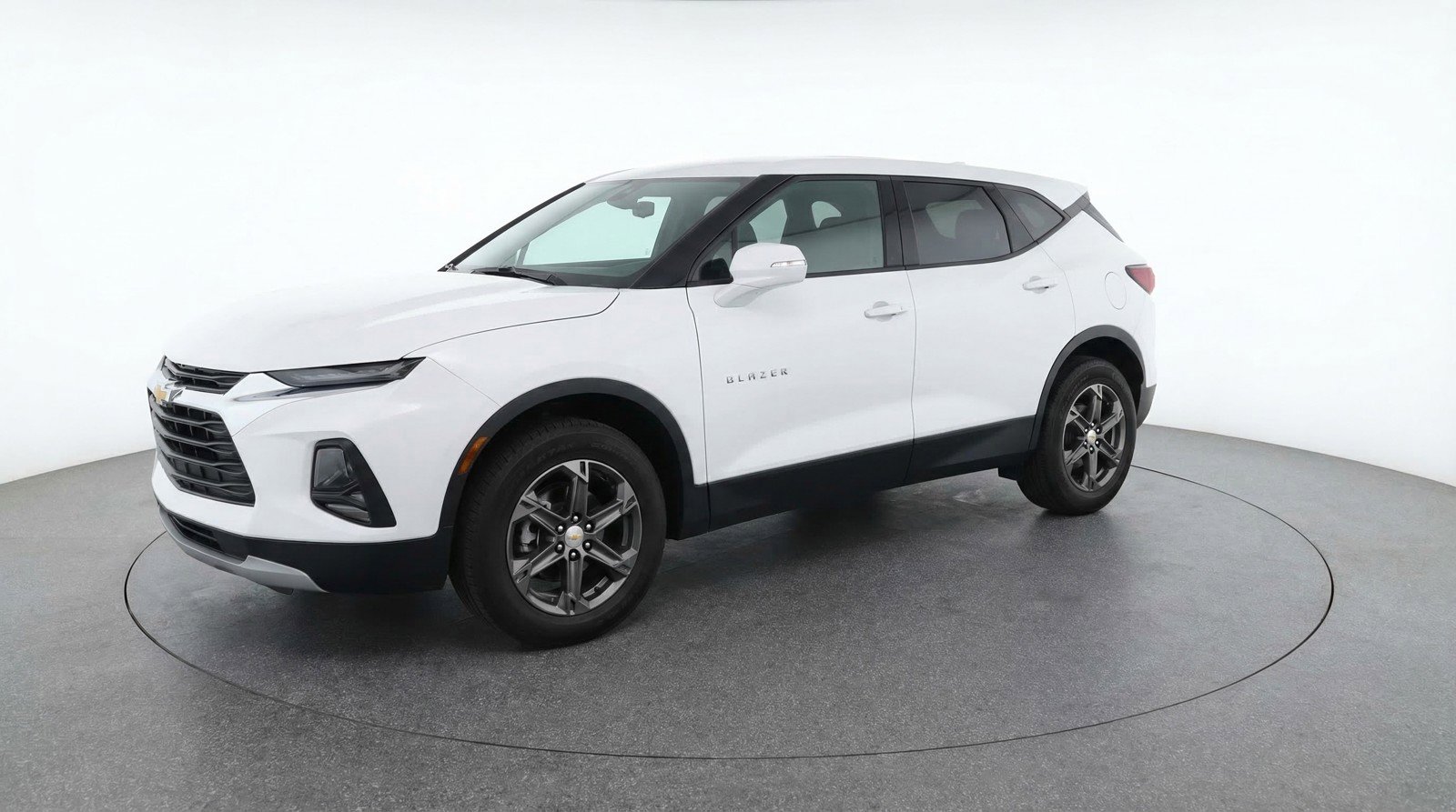 Used 2025 Chevrolet Blazer LT FWD image 3