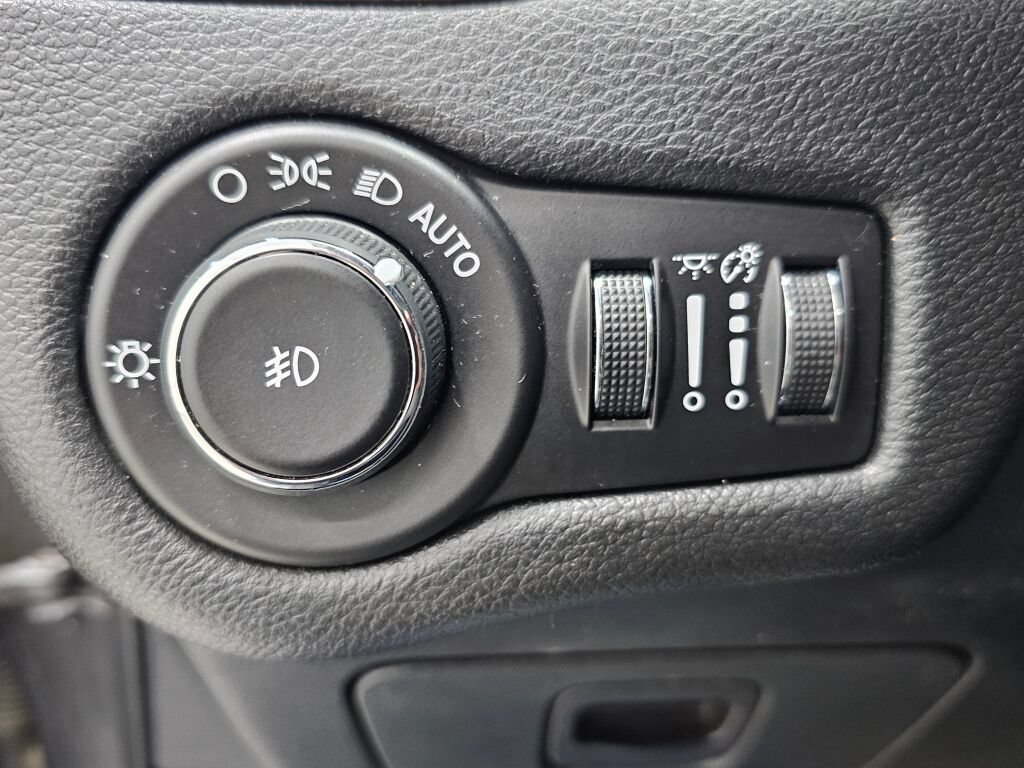 Used 2015 Jeep Cherokee Limited AWD/4WD image 23