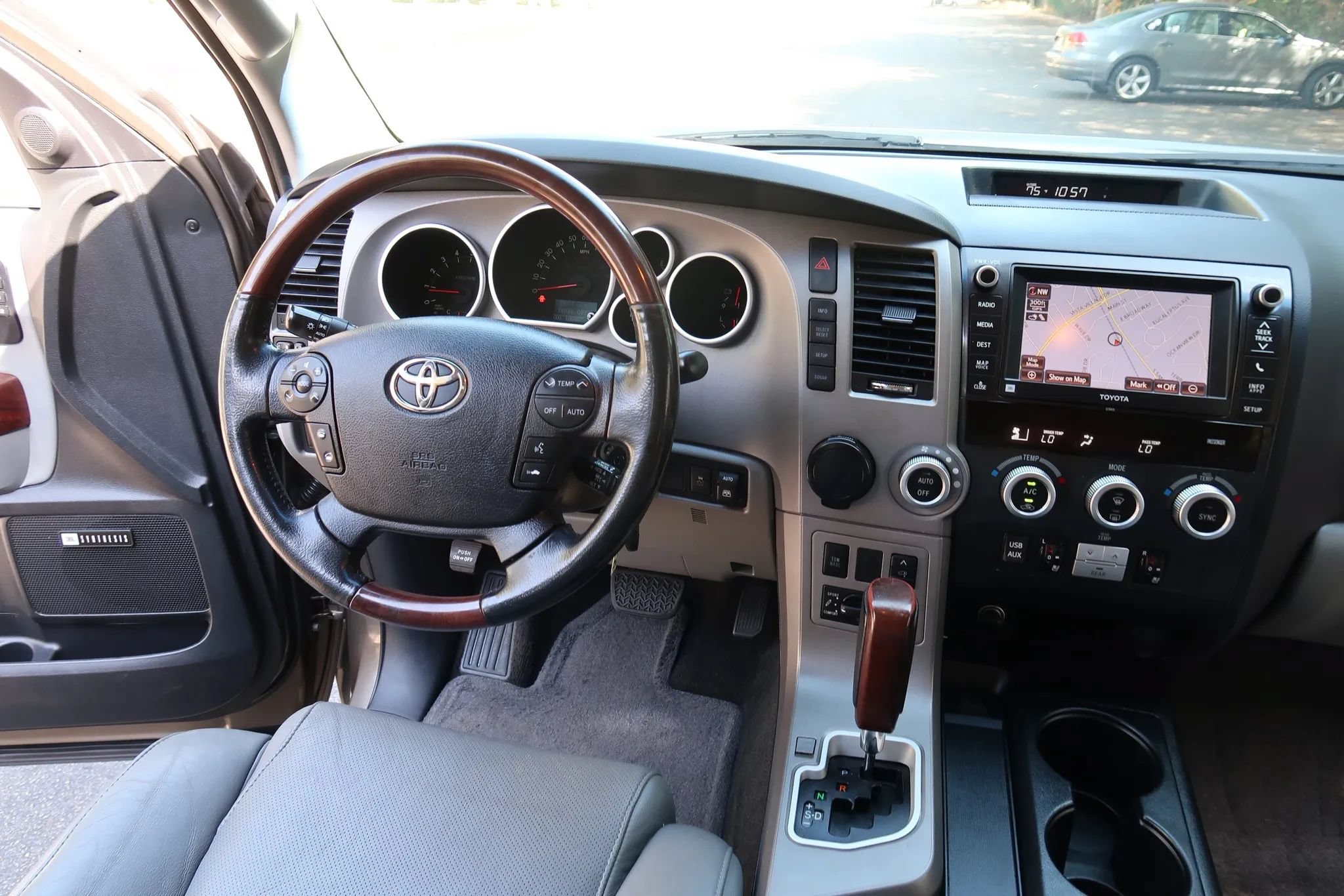 Used 2013 Toyota Sequoia Platinum RWD image 22