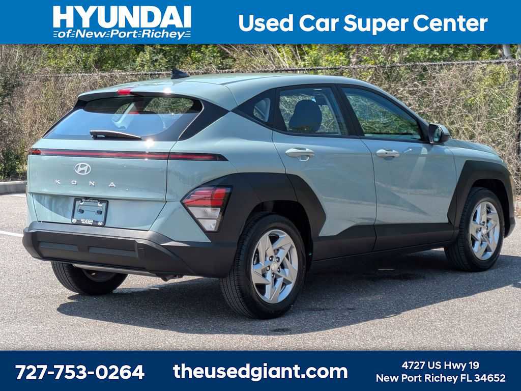 Used 2024 Hyundai Kona SE image 5