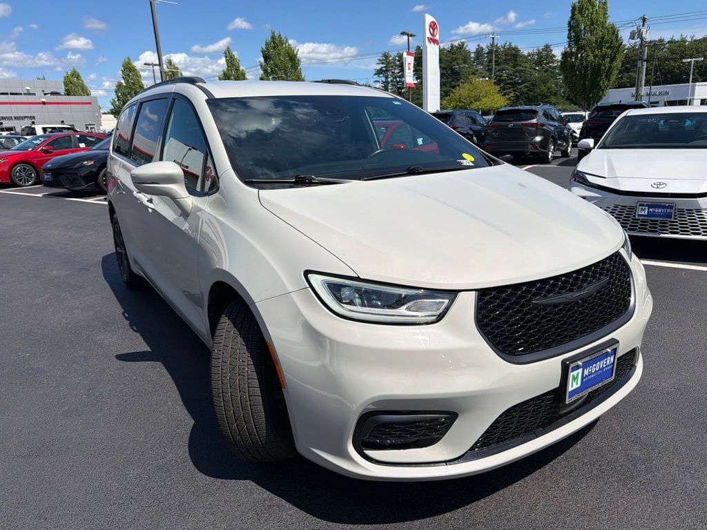 Used 2021 Chrysler Pacifica Touring-L w/ S Appearance Package AWD/4WD image 3