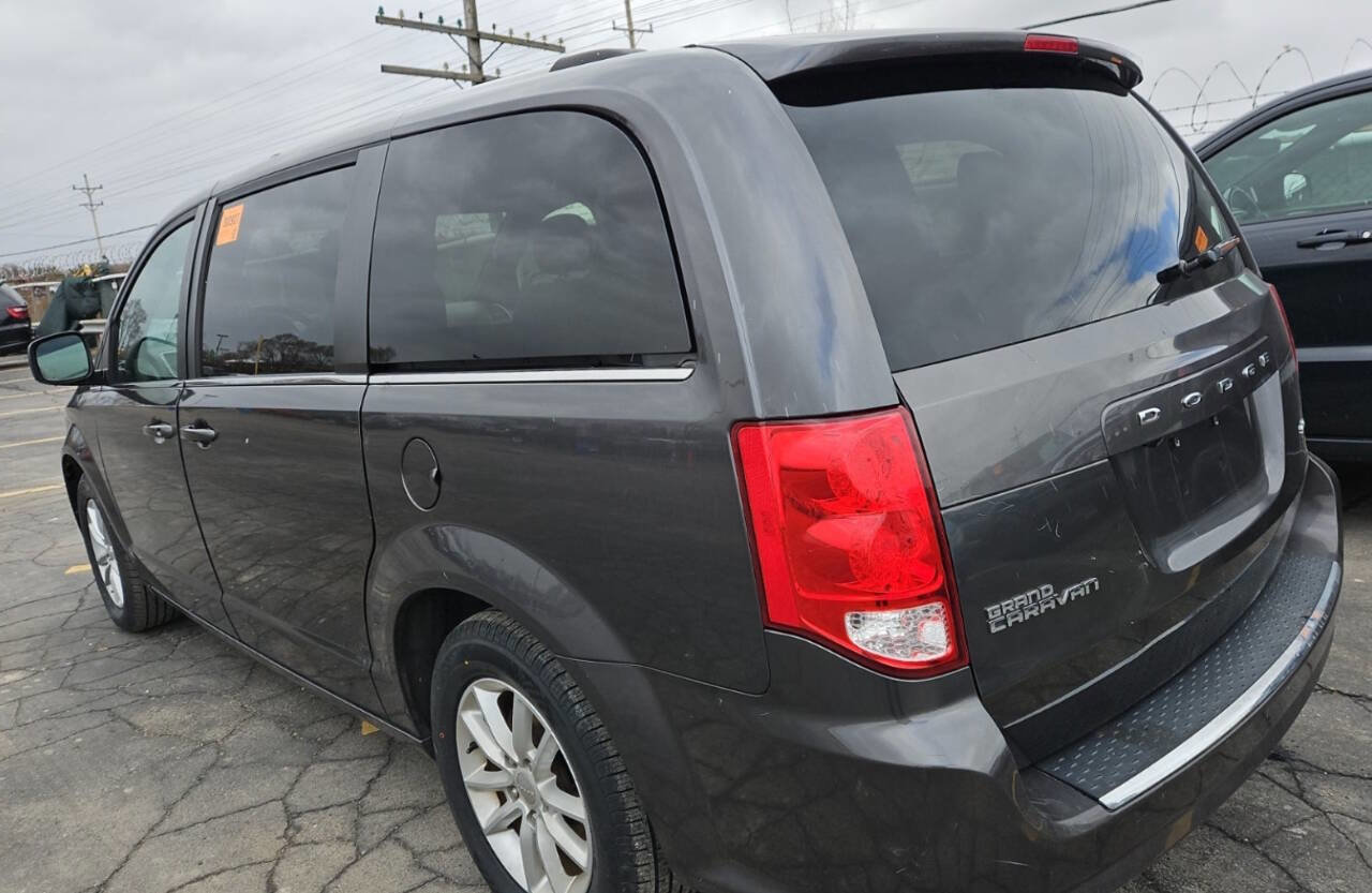 Used 2019 Dodge Grand Caravan SXT image 2