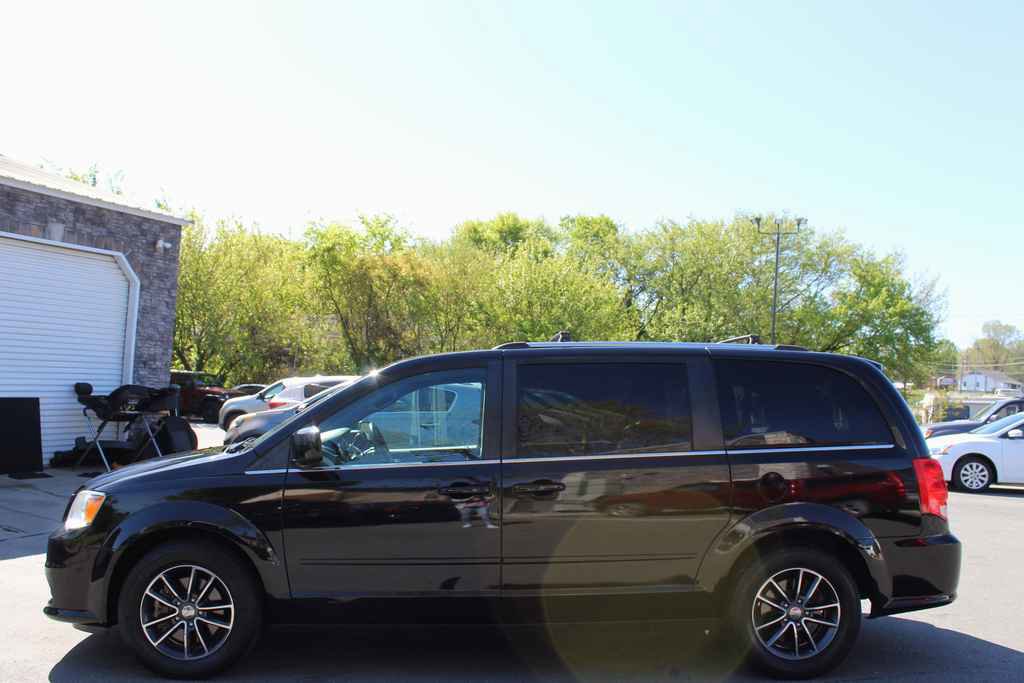 Used 2016 Dodge Grand Caravan SXT image 10