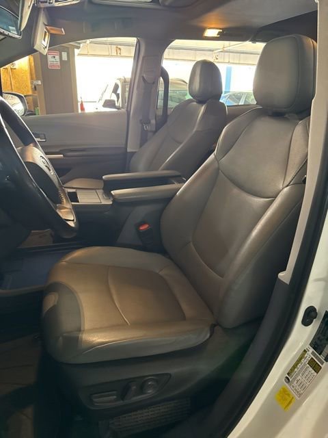 Used 2022 Toyota Sienna XLE w/ XLE Plus Package FWD image 6