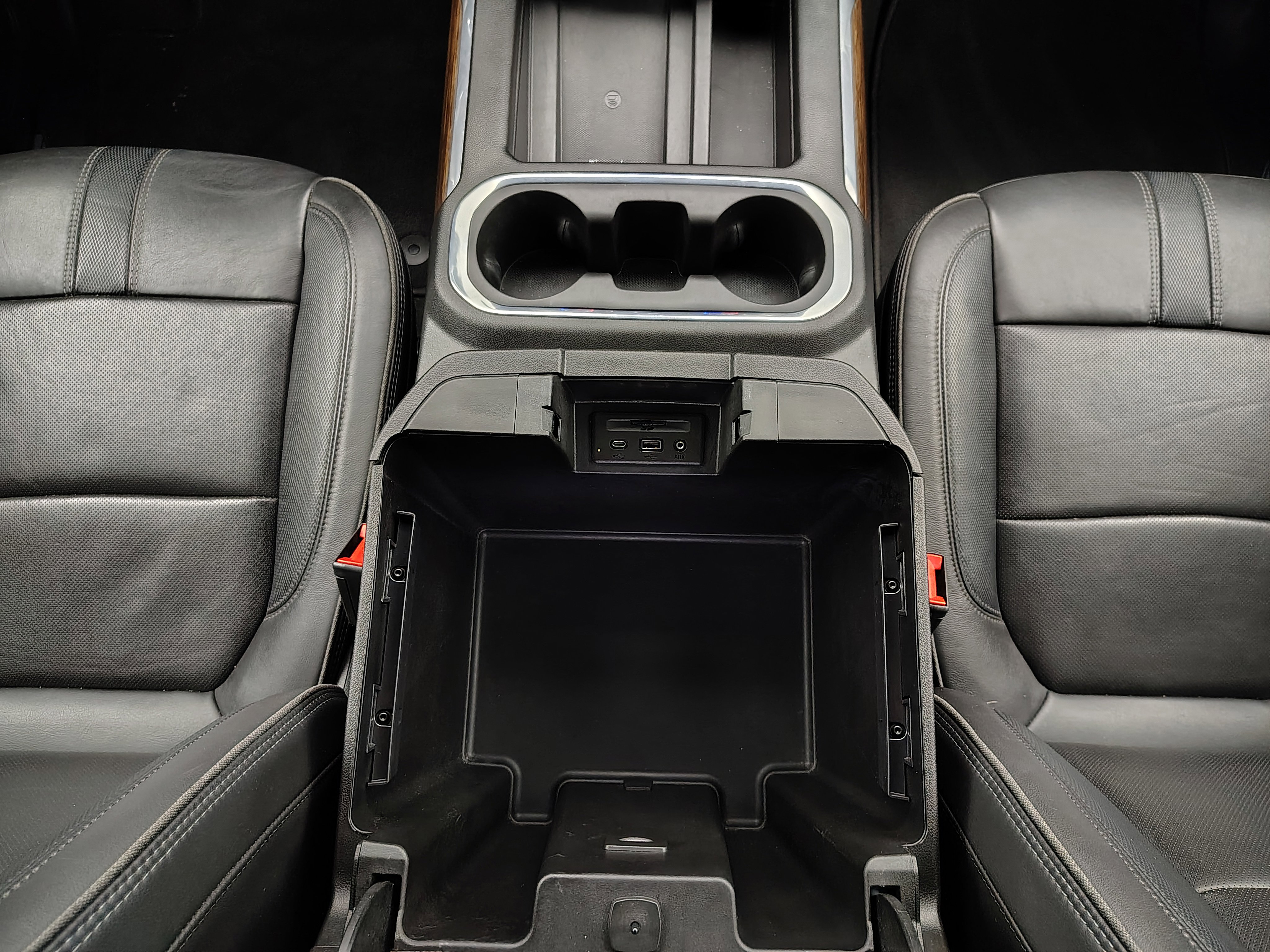 Used 2022 Chevrolet Silverado 3500 High Country w/ Technology Package image 38