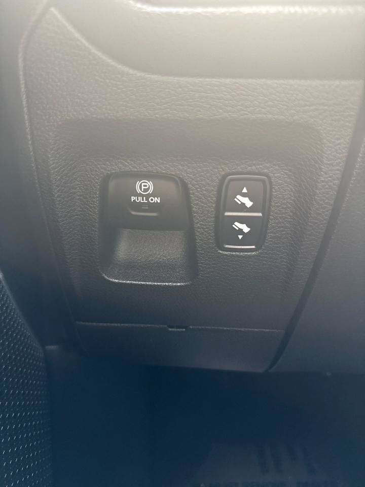 Used 2019 RAM 1500 Laramie AWD/4WD image 18