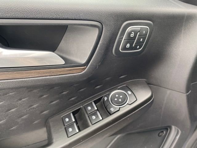 Used 2020 Ford Escape Titanium image 18