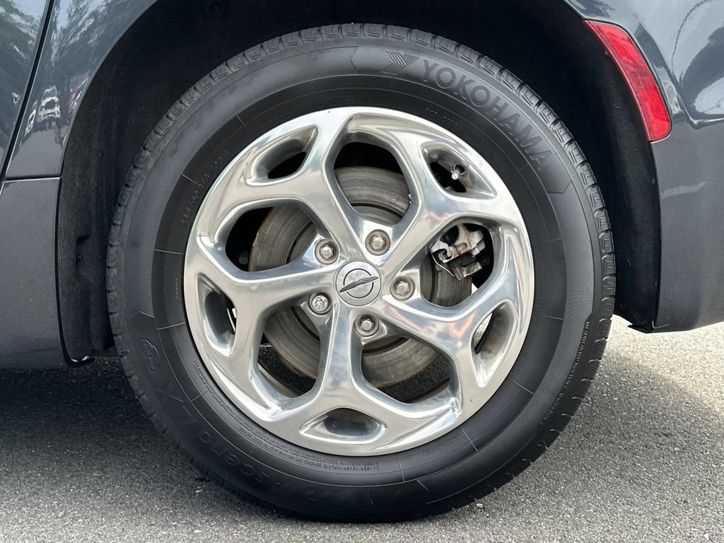 Certified 2021 Chrysler Pacifica Limited w/ Uconnect Theater Family Group AWD/4WD image 17
