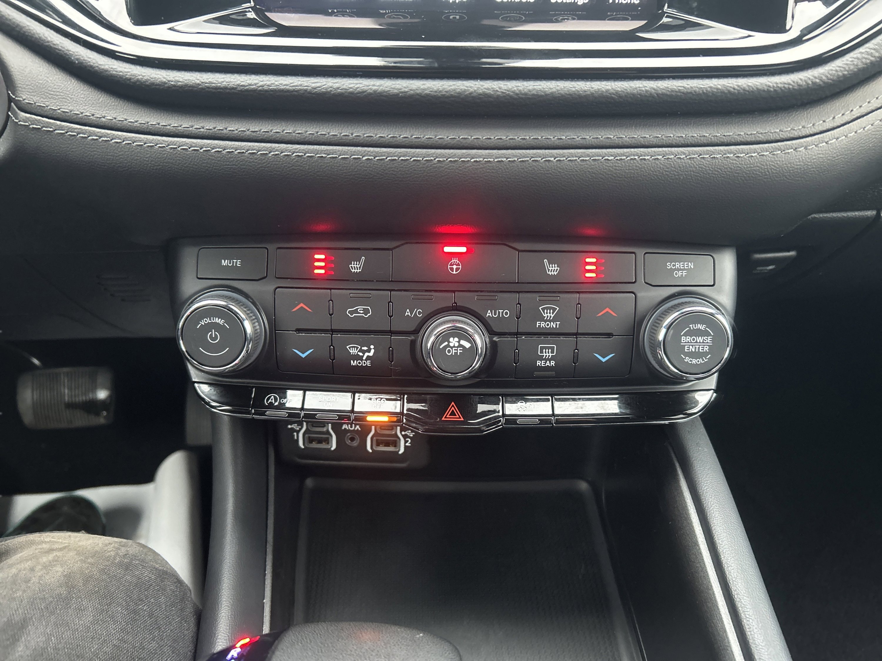 Used 2024 Dodge Durango SXT w/ SXT Blacktop Group image 22