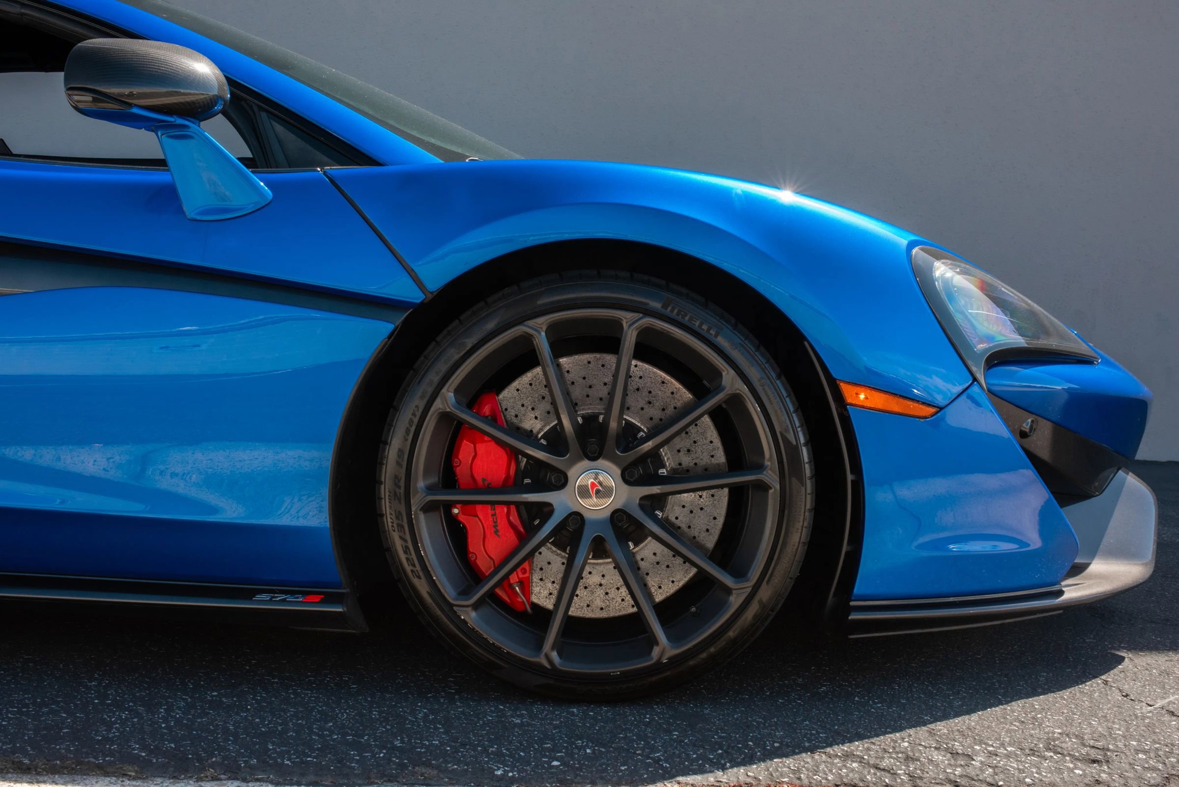 Used 2018 McLaren 570S Spider RWD image 34