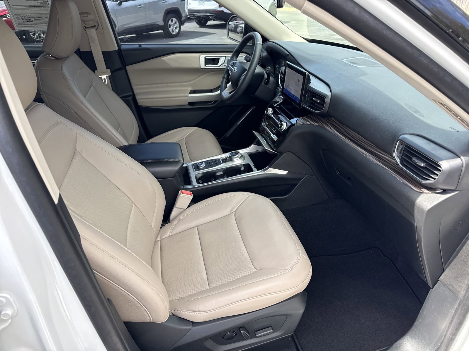 Used 2023 Ford Explorer Limited w/ Equipment Group 301A AWD/4WD image 36
